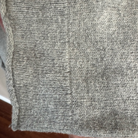 Lucky Brand Women's Gray V-Neck Sweater - Picture 7 of 8